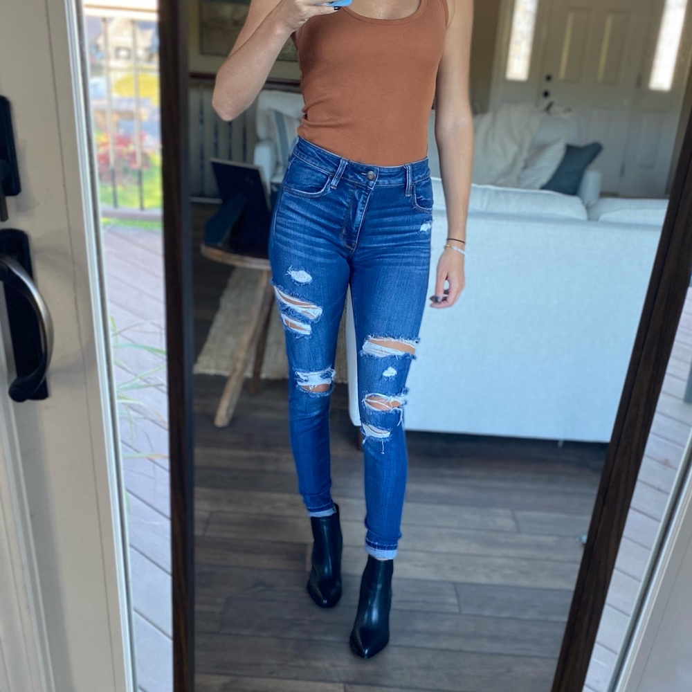 AE medium washed ripped jeans